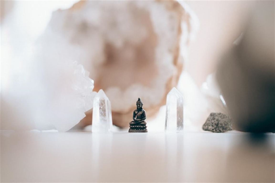 Opdag selenit krystal med dens lysende magi